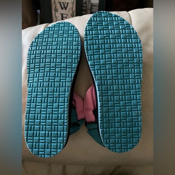 5/10$ NWOT athletic works, colourful sandals, size 7 - Picture 5 of 5